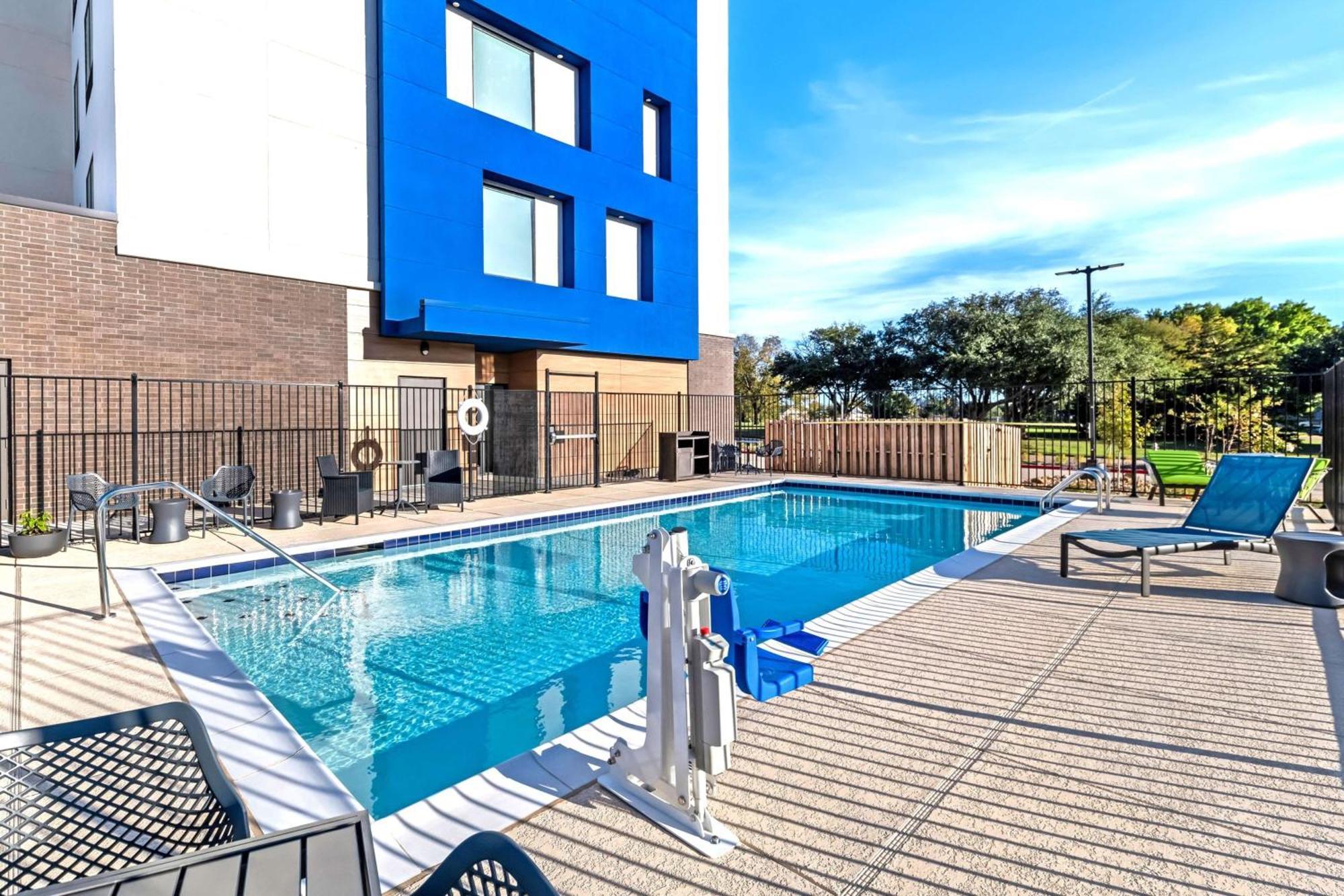 Hampton Inn & Suites Sherman Exterior photo